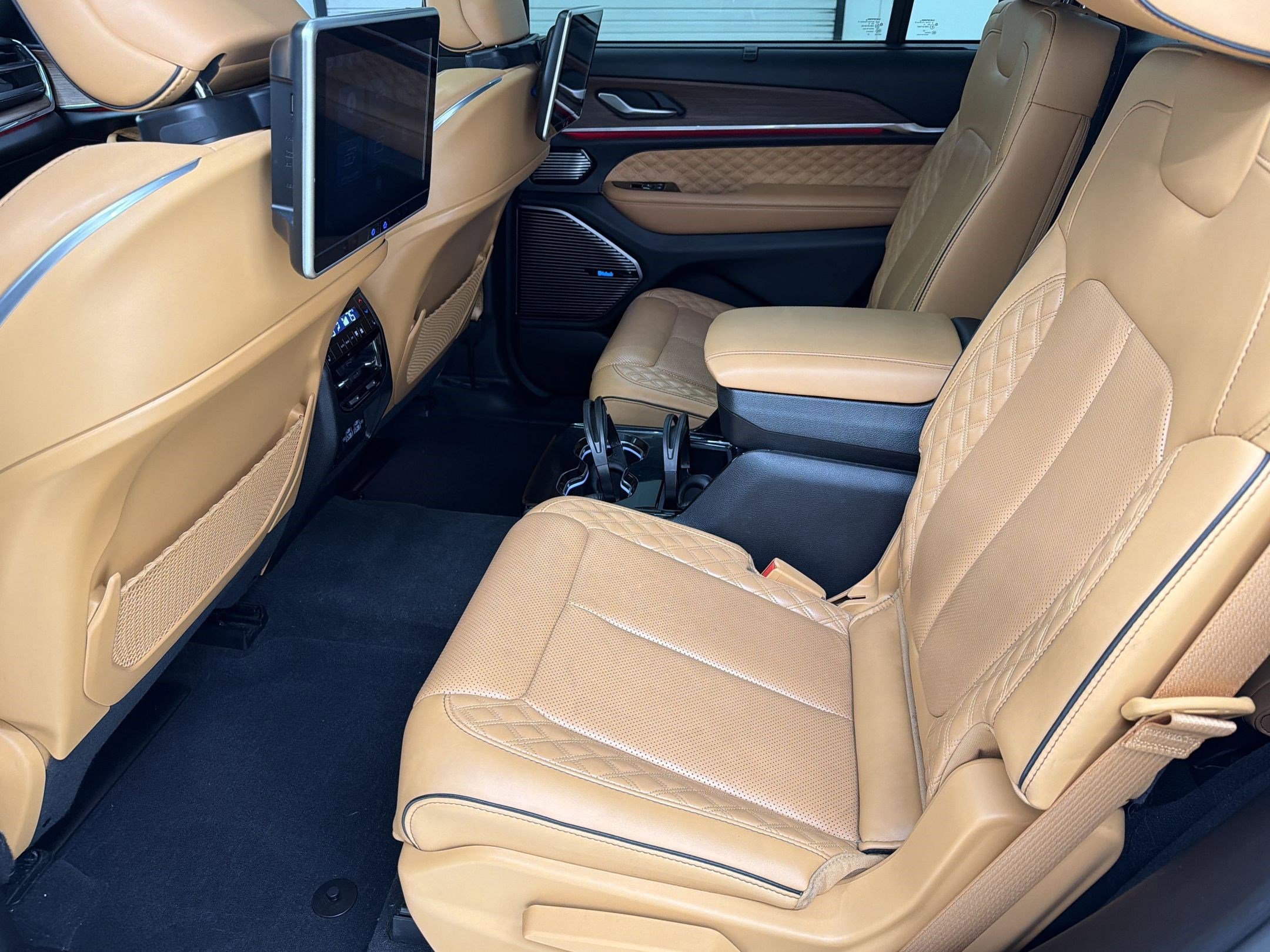 Used 2023 Jeep Grand Cherokee L Summit w/ Advanced Protech Group IV image 15