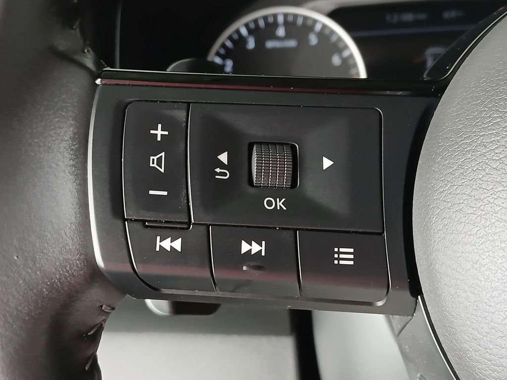 Used 2023 Nissan Pathfinder SV image 28