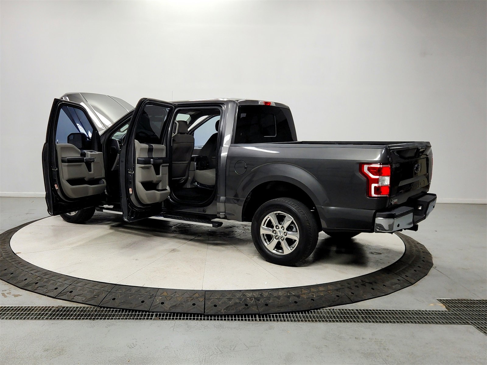 Used 2018 Ford F150 XLT w/ Equipment Group 302A Luxury image 13