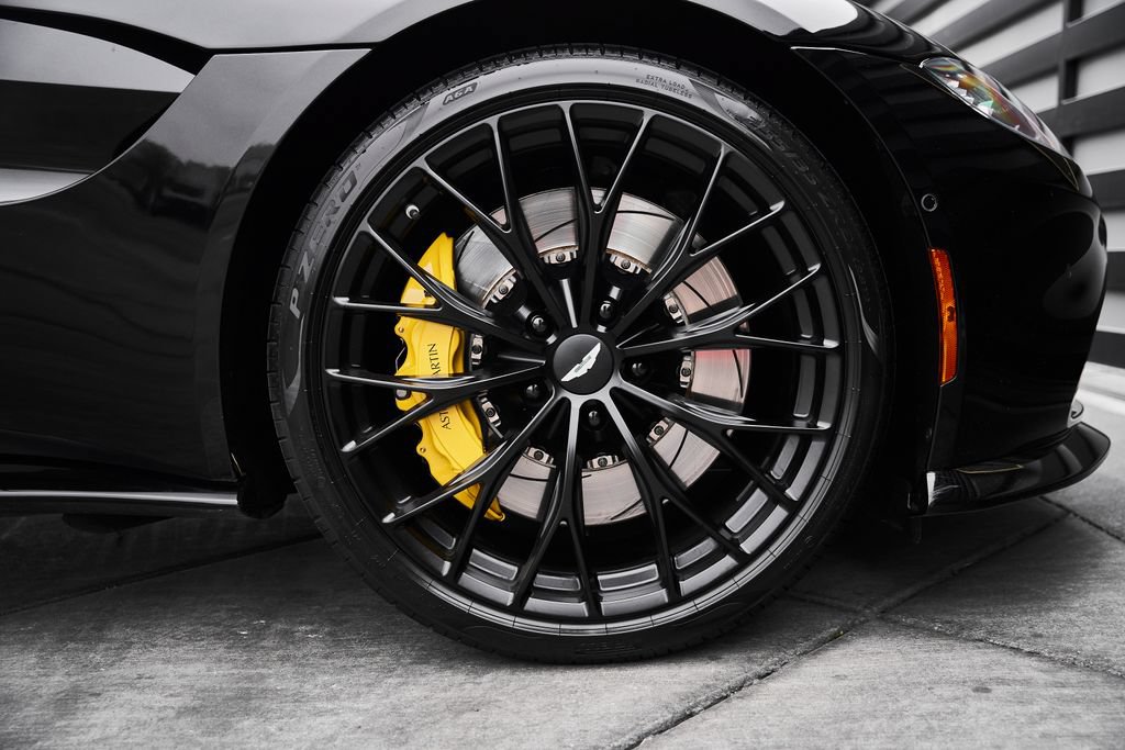 Used 2023 Aston Martin V8 Vantage Coupe RWD image 20