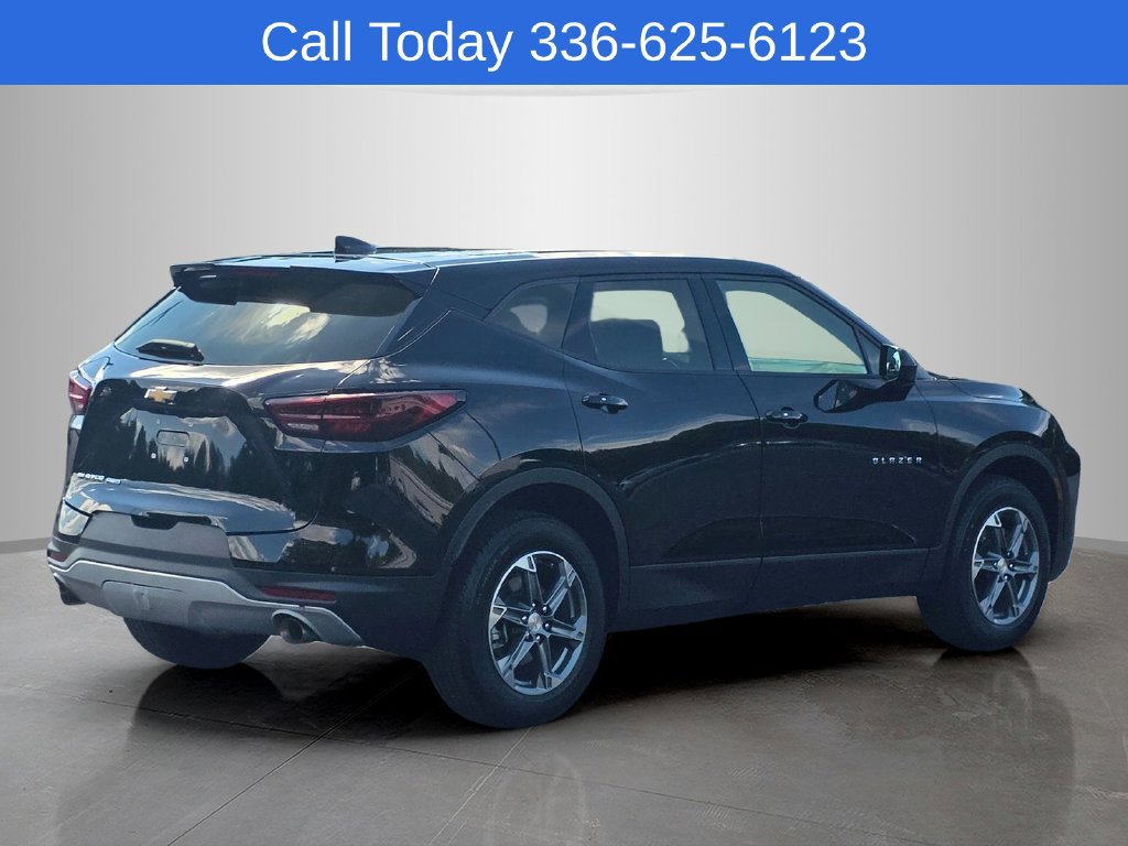 Used 2025 Chevrolet Blazer LT AWD/4WD image 4