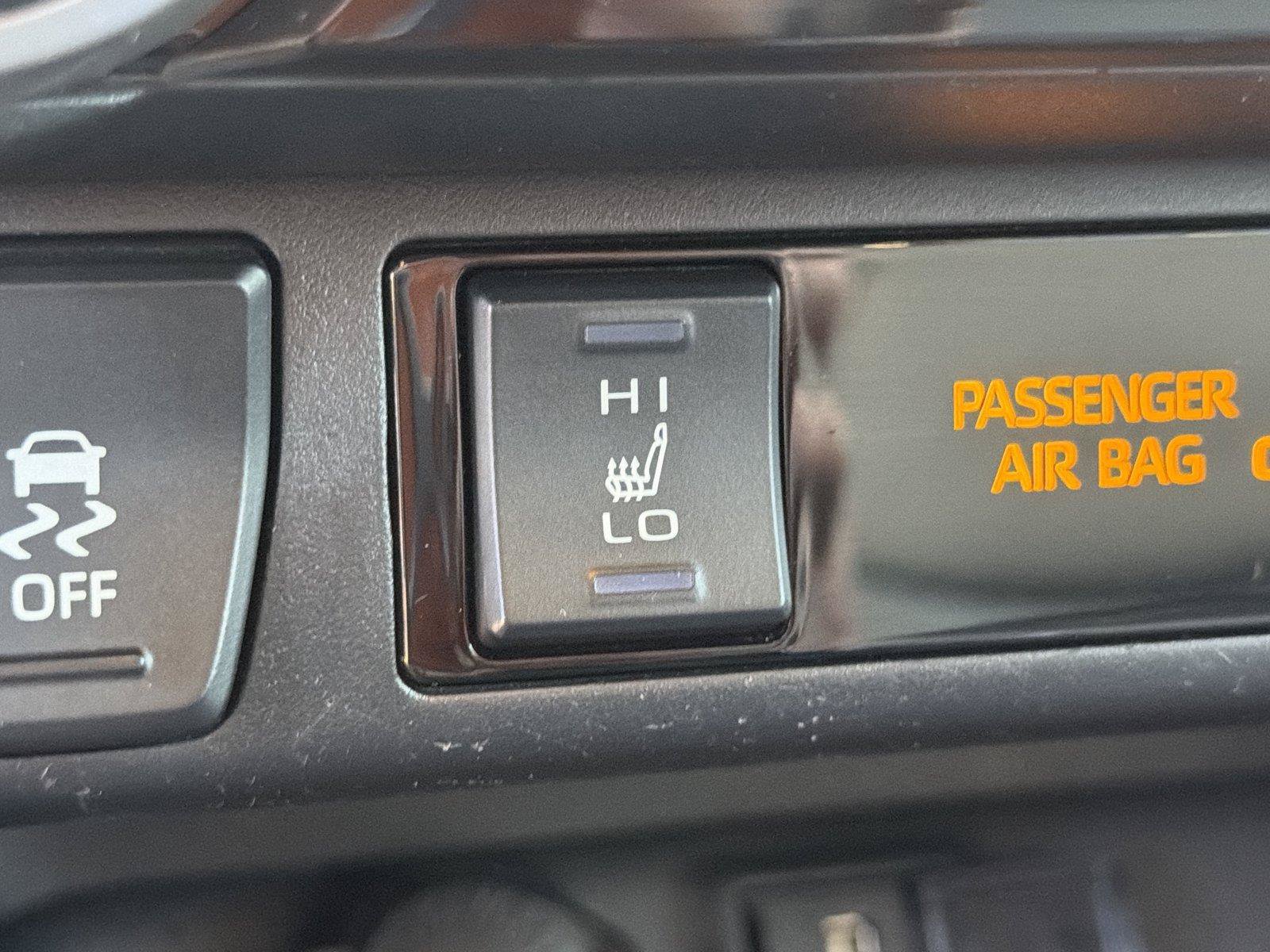 Used 2021 Toyota RAV4 XLE Premium FWD image 30