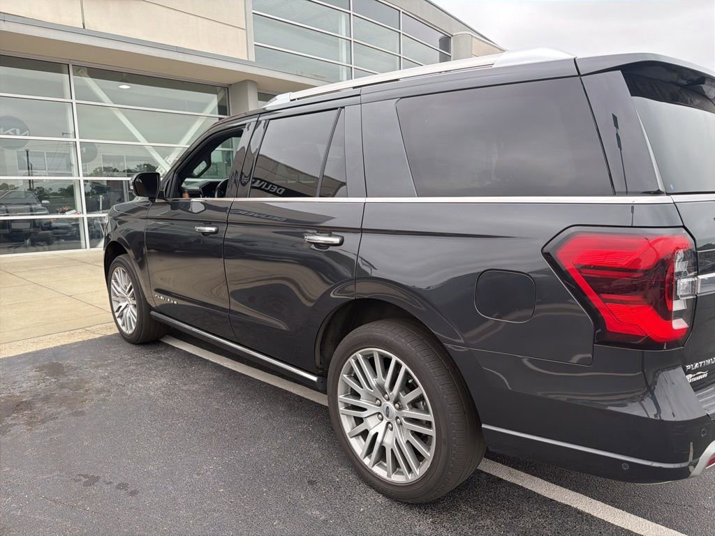 Used 2022 Ford Expedition Platinum AWD/4WD image 6