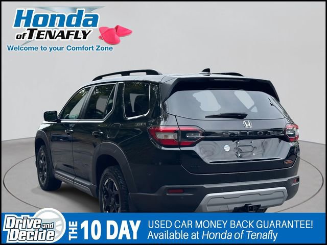 Used 2025 Honda Pilot TrailSport image 4