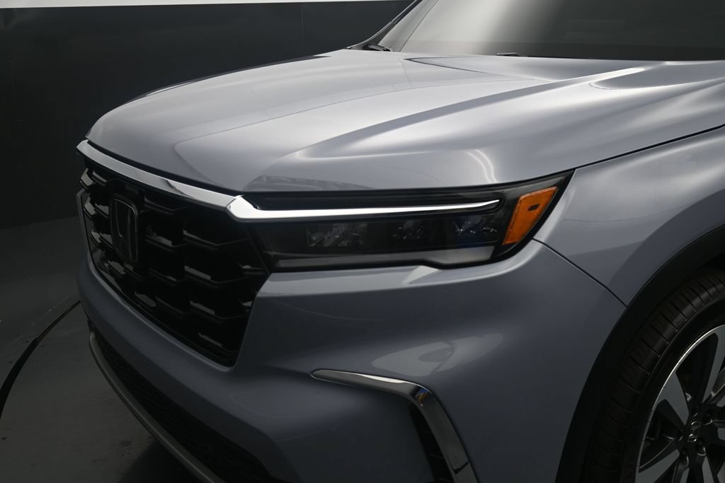 Used 2025 Honda Pilot Touring image 10