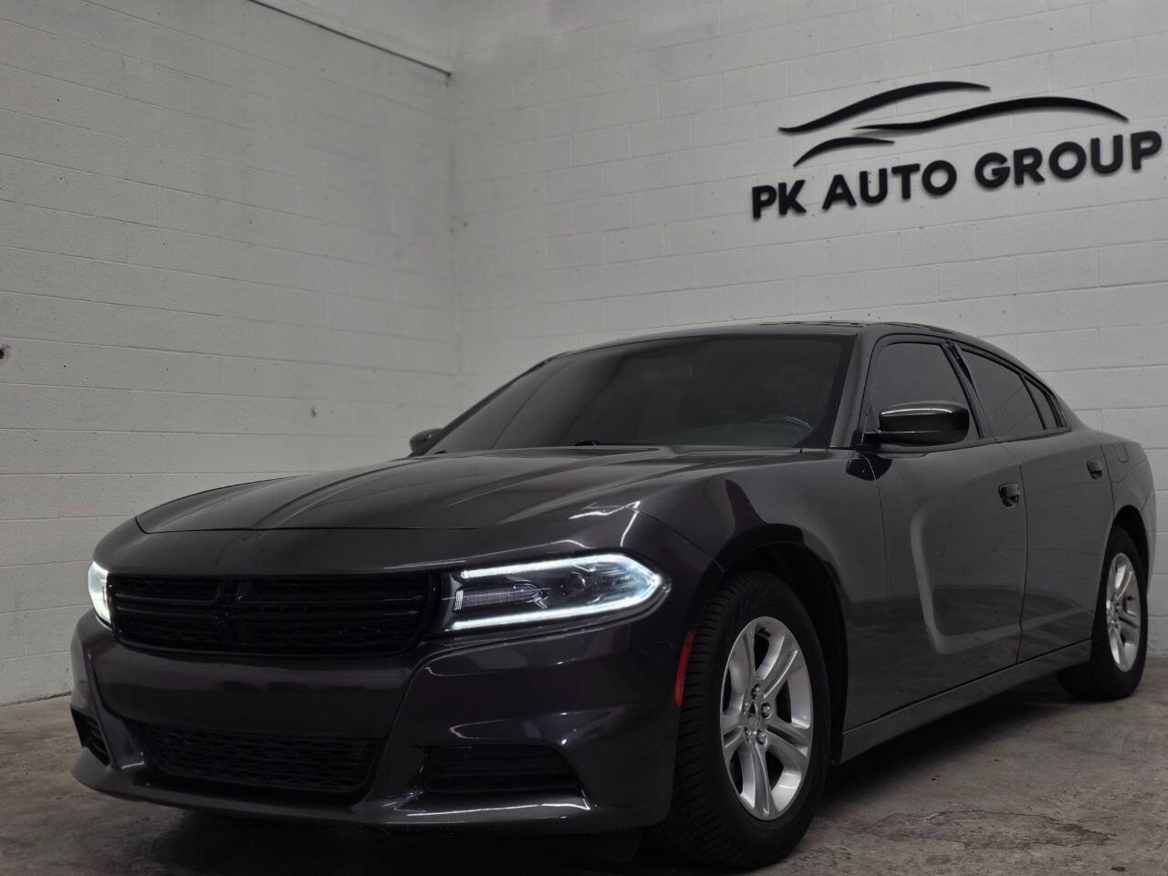 Used 2020 Dodge Charger SXT w/ Leather Interior Group image 3