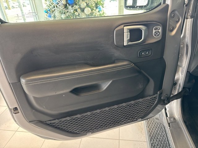 Used 2020 Jeep Gladiator Overland w/ Dual Top Group image 12