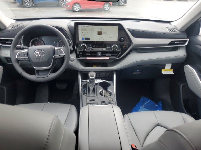 New 2026 Toyota Highlander XLE AWD/4WD image 13