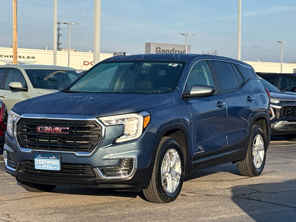 Used 2024 GMC Terrain SLE image 2
