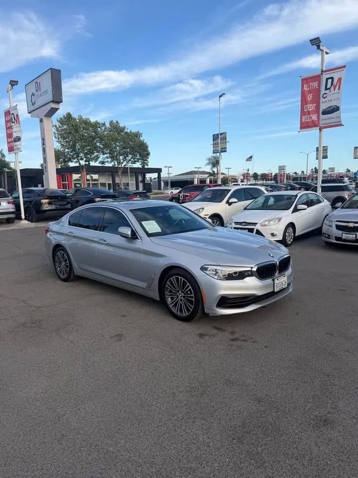 Used 2019 BMW 530e w/ Convenience Package RWD image 3