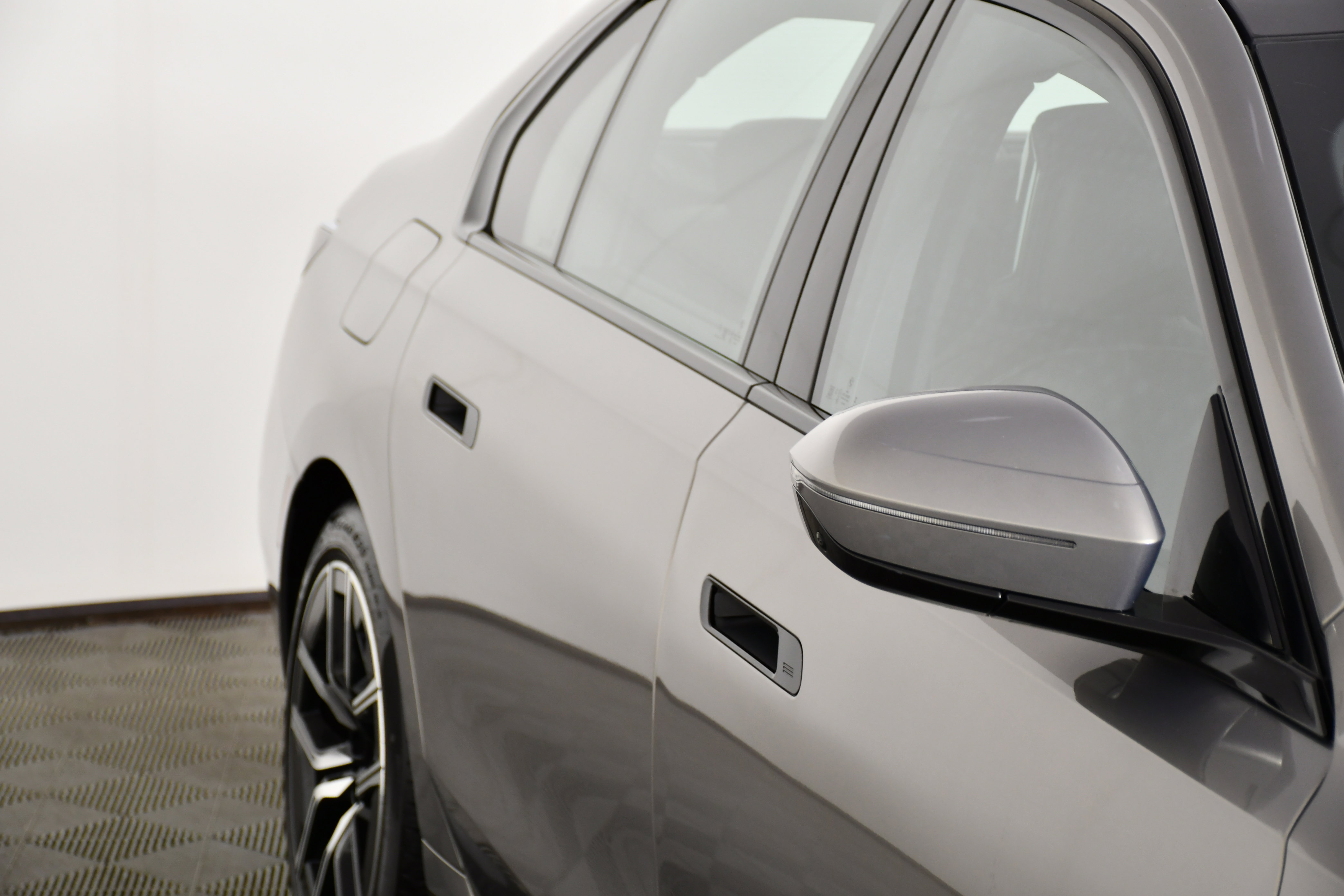 Used 2025 BMW 740i xDrive image 14