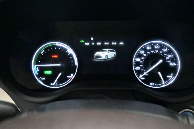 Used 2024 Toyota Sienna Platinum AWD/4WD image 13