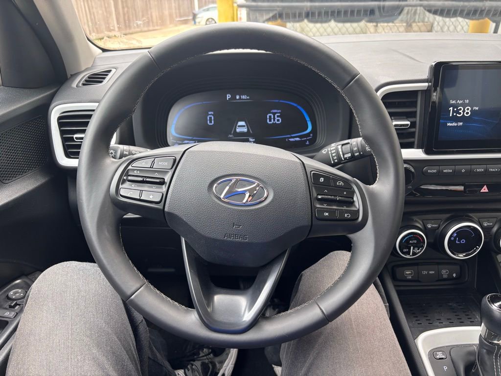 Used 2023 Hyundai Venue Limited w/ Cargo Package image 18