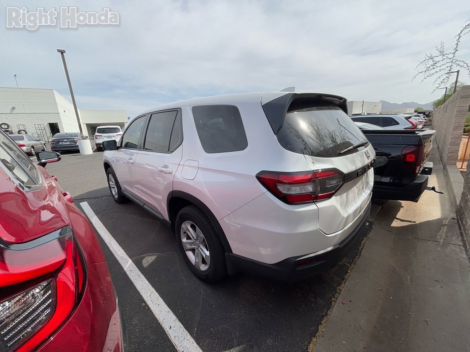 Used 2024 Honda Pilot LX image 3