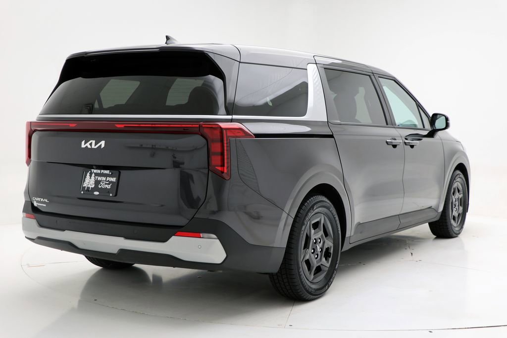 Used 2025 Kia Carnival FWD image 8