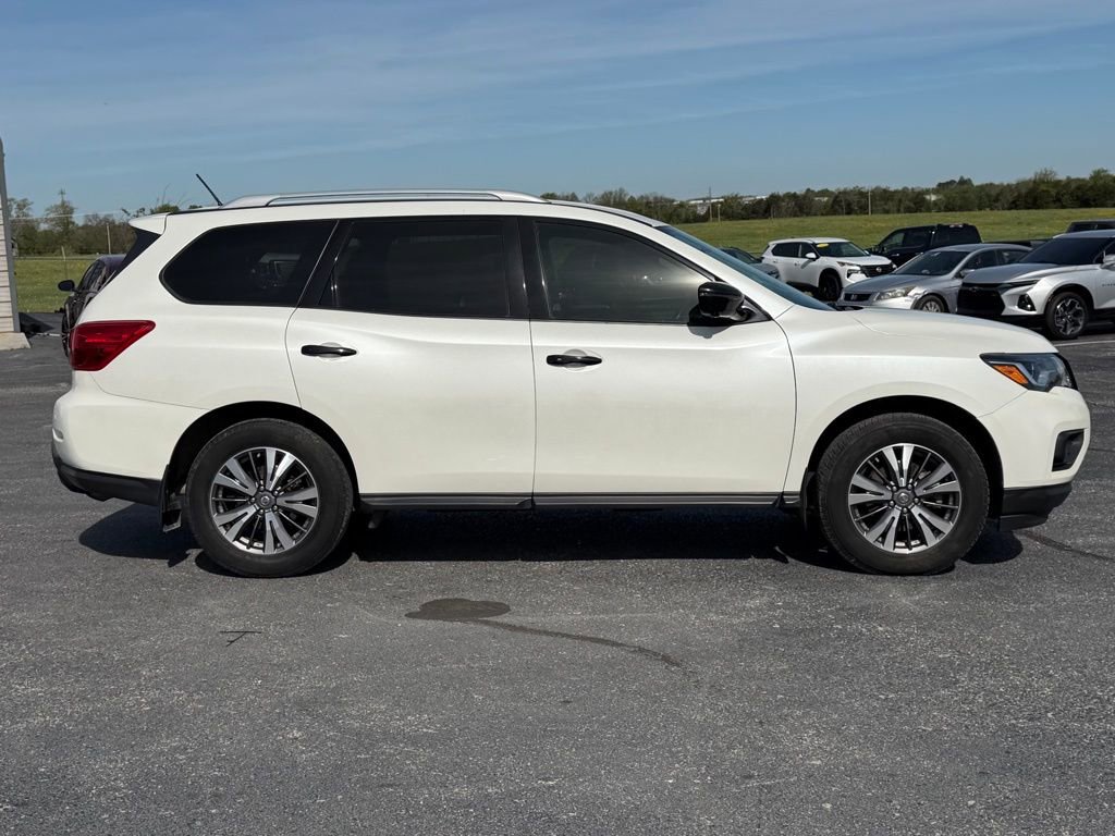 Used 2017 Nissan Pathfinder SL w/ Trailer Tow Package image 4