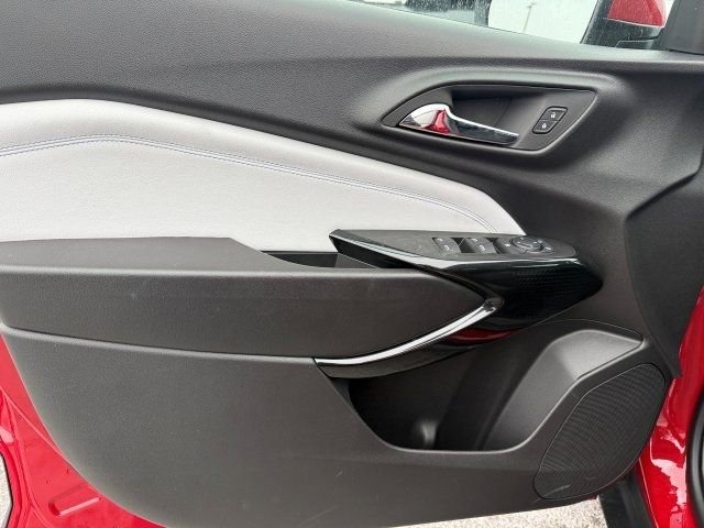 New 2026 Chevrolet Trax LT w/ Sunroof Package image 8