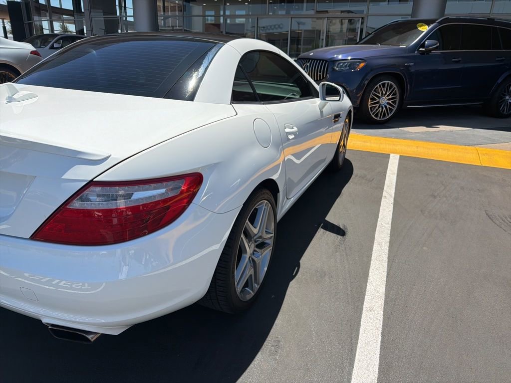 Used 2015 Mercedes-Benz SLK 250 image 4