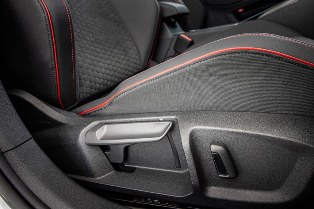 Used 2025 Volkswagen GTI SE FWD image 21