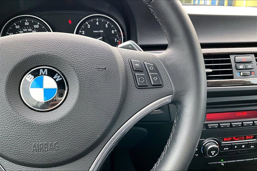 Used 2011 BMW 335i Convertible image 26