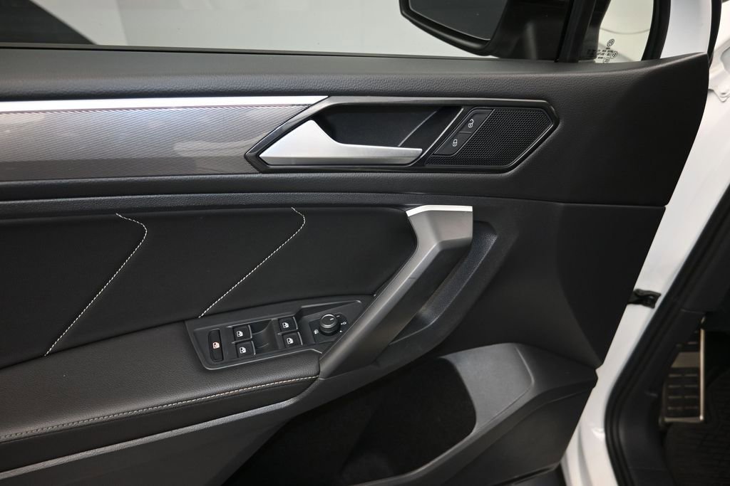 Used 2023 Volkswagen Tiguan SE R-Line FWD image 11