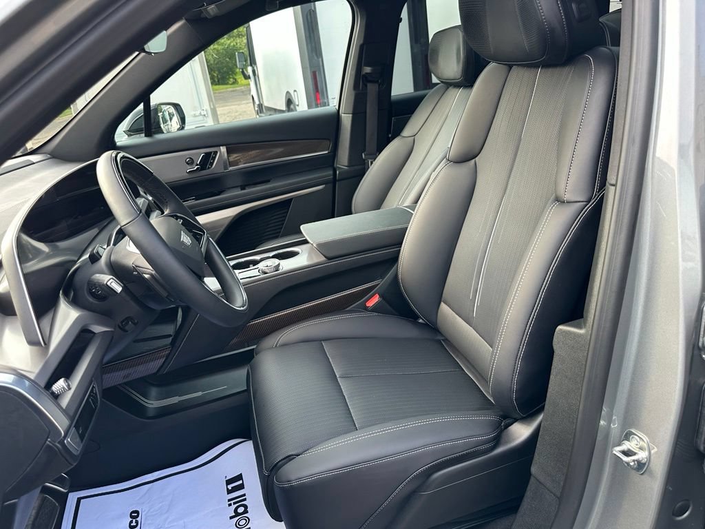 Certified 2026 Cadillac Vistiq Luxury AWD/4WD image 25