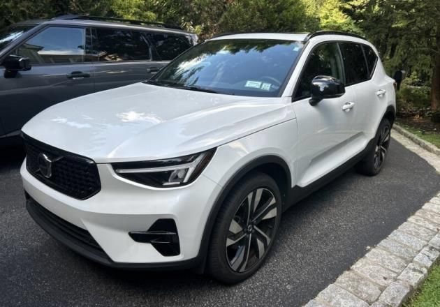 Used 2023 Volvo XC40 B5 Plus w/ Protection Package Premier