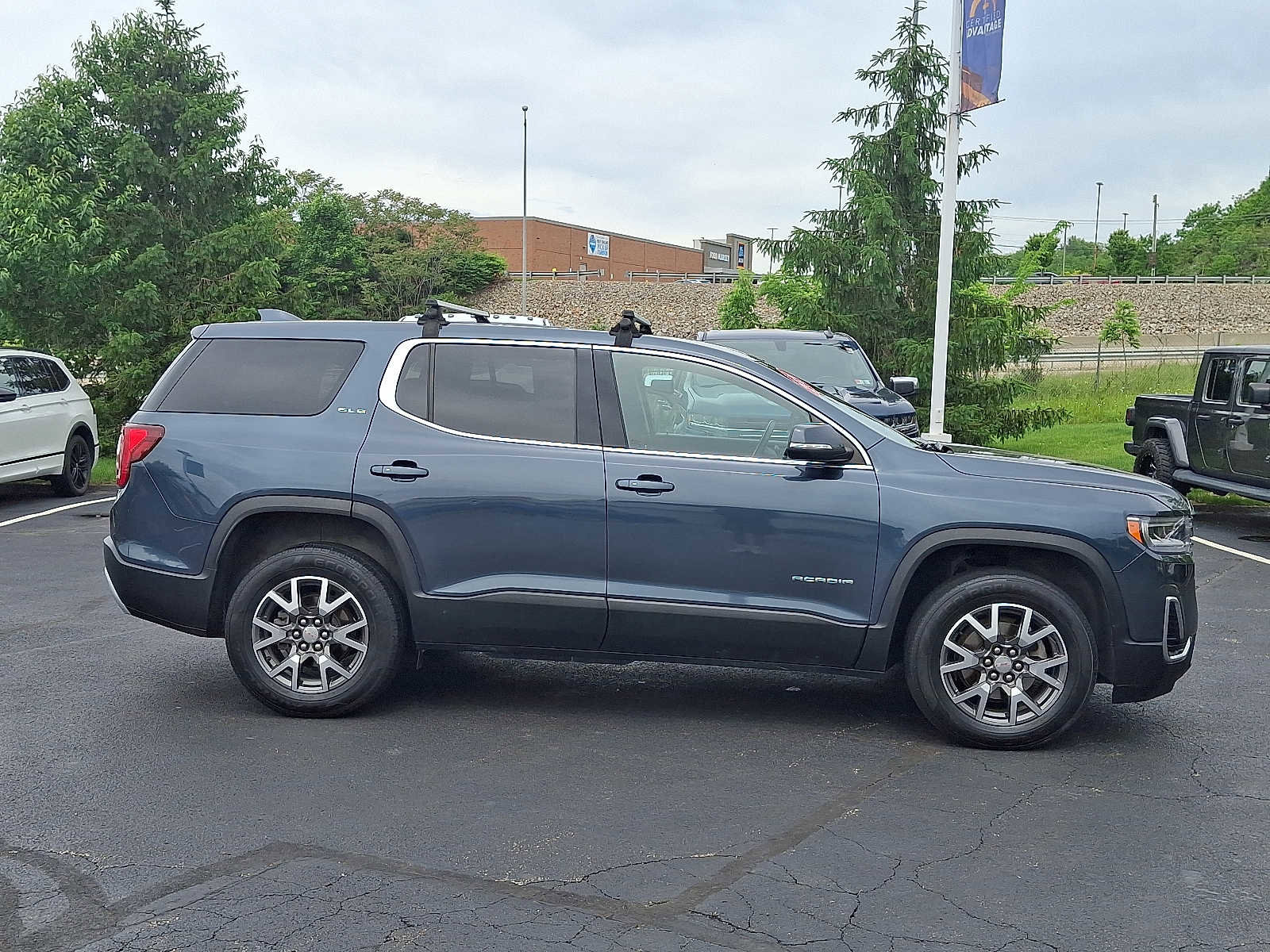 Used 2020 GMC Acadia SLE w/ Trailering Package AWD/4WD image 7