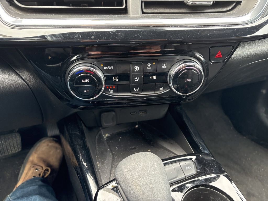 Used 2024 Chevrolet Trax RS w/ Sunroof Package image 24