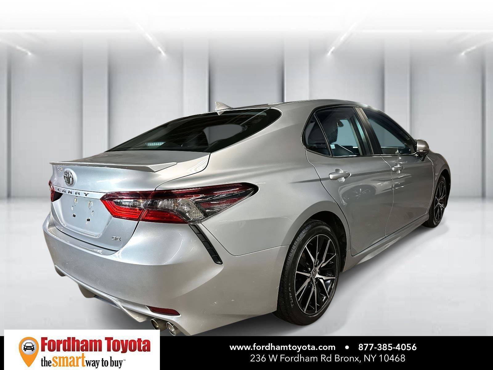 Used 2023 Toyota Camry SE image 4