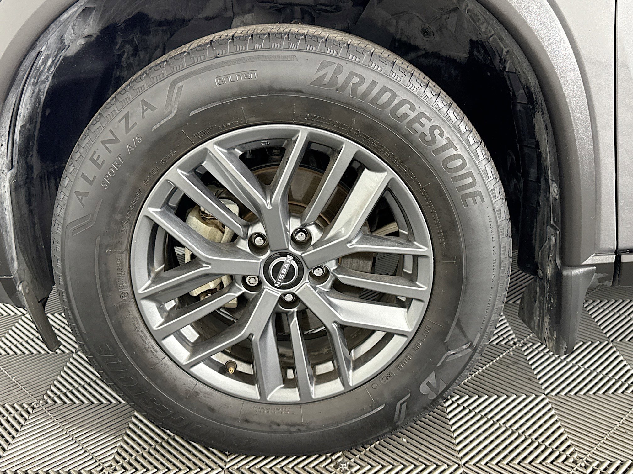 Used 2023 Nissan Rogue S image 37