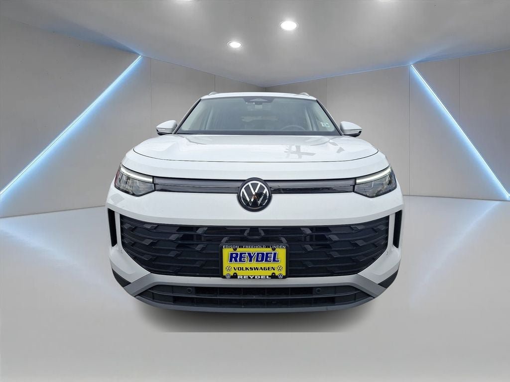 Used 2026 Volkswagen Tiguan SE FWD image 2