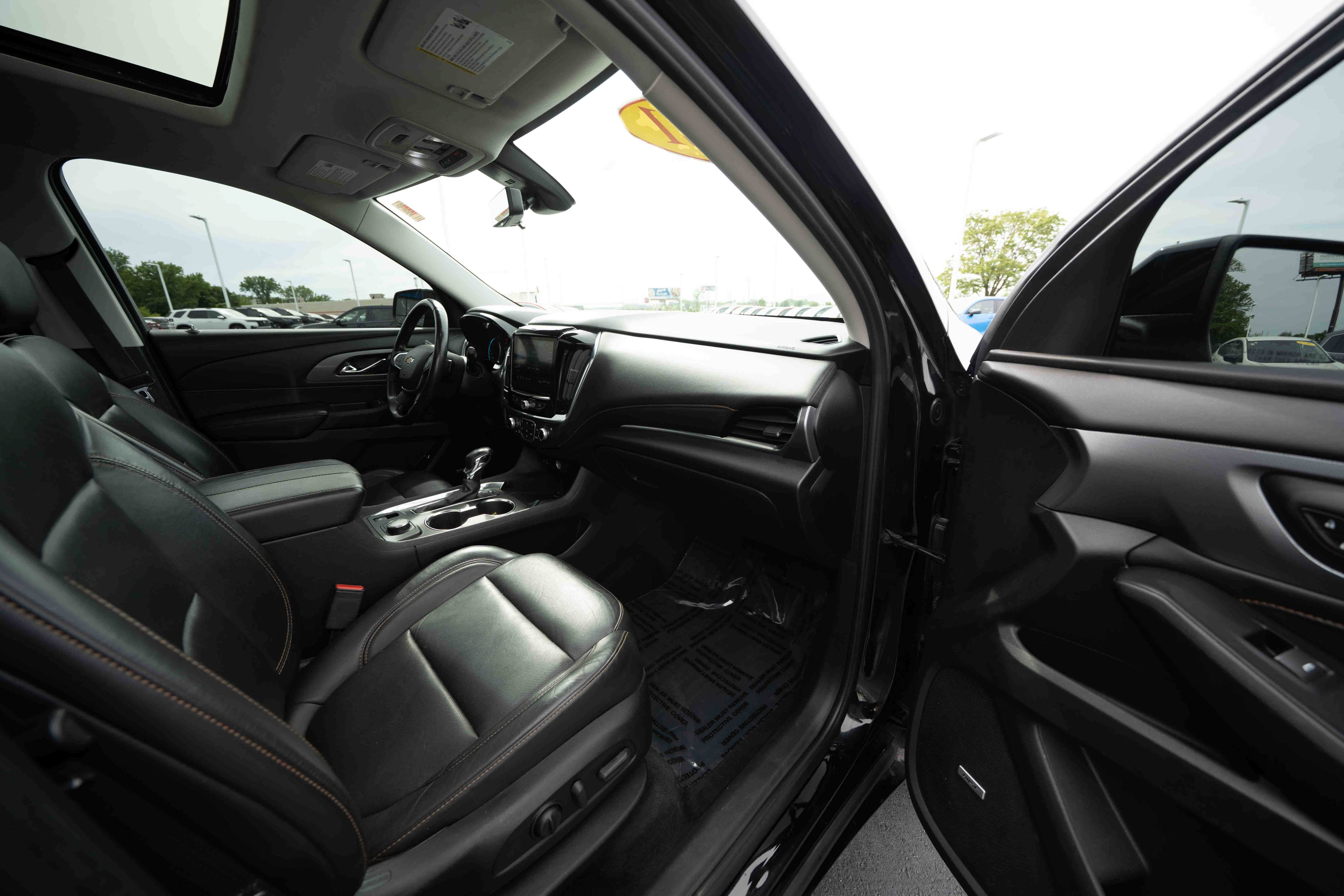 Used 2021 Chevrolet Traverse Premier w/ Redline Edition AWD/4WD image 26