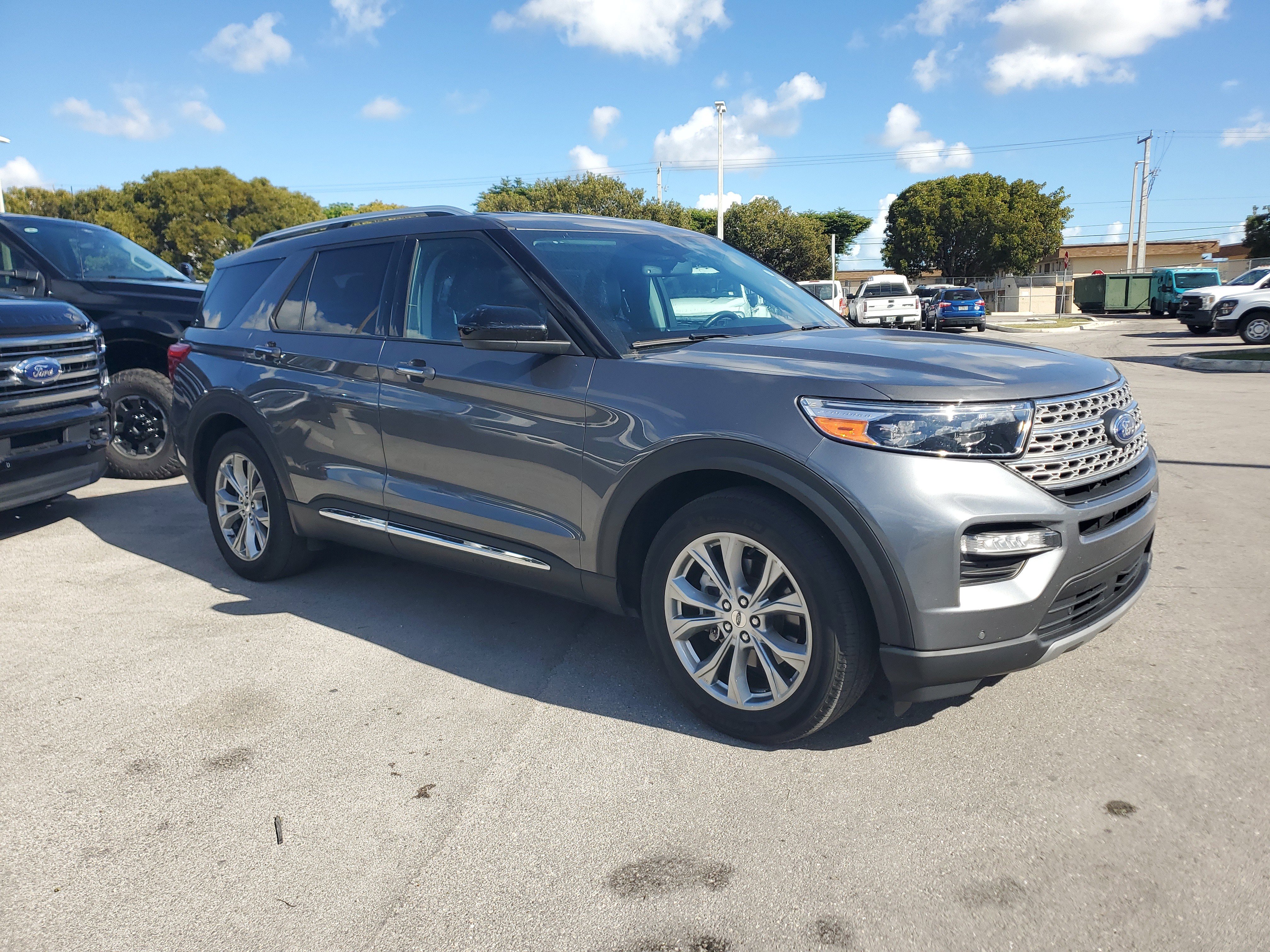Used 2023 Ford Explorer Limited image 3