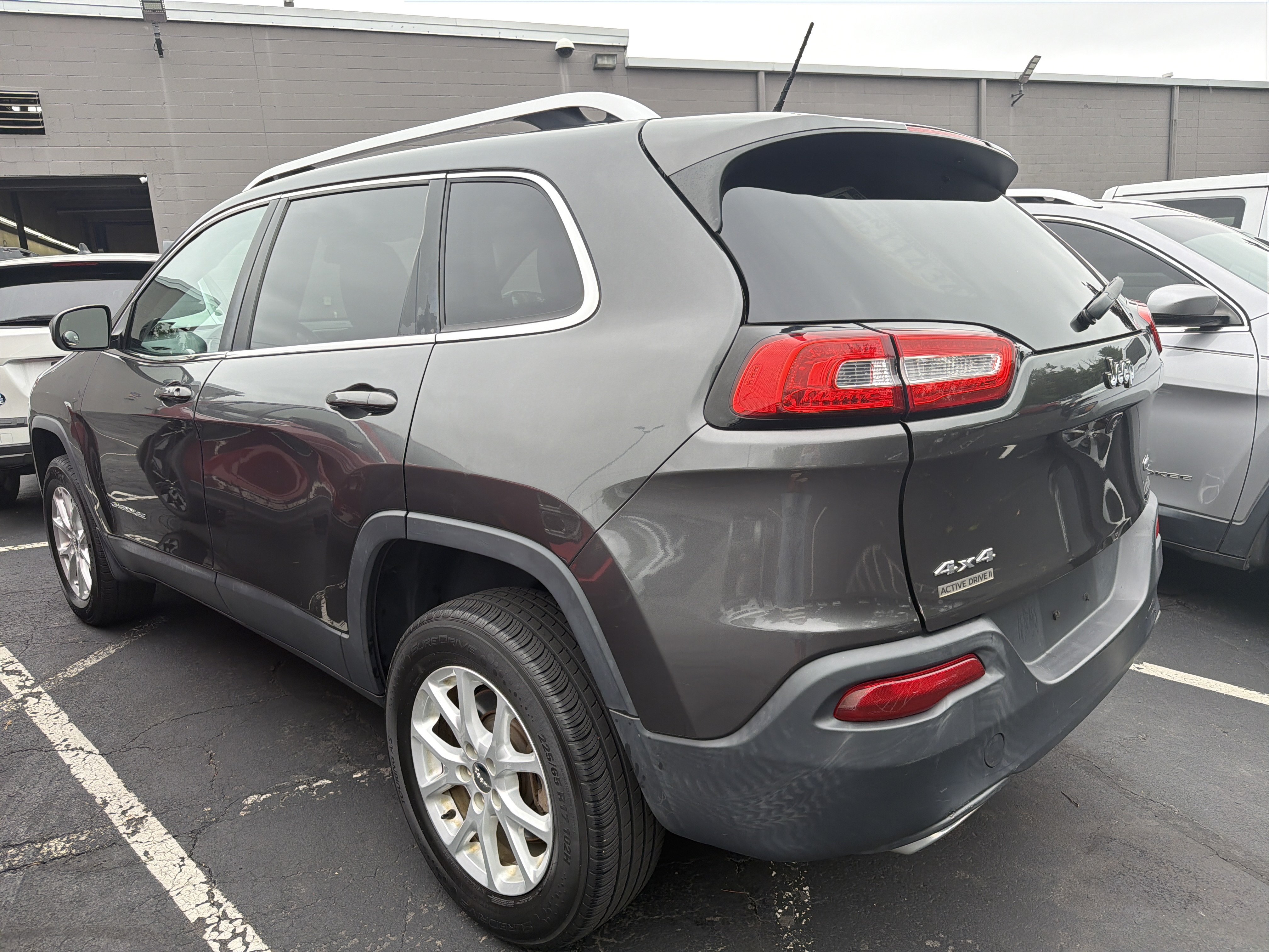 Used 2015 Jeep Cherokee Latitude w/ Comfort/Convenience Group AWD/4WD image 5