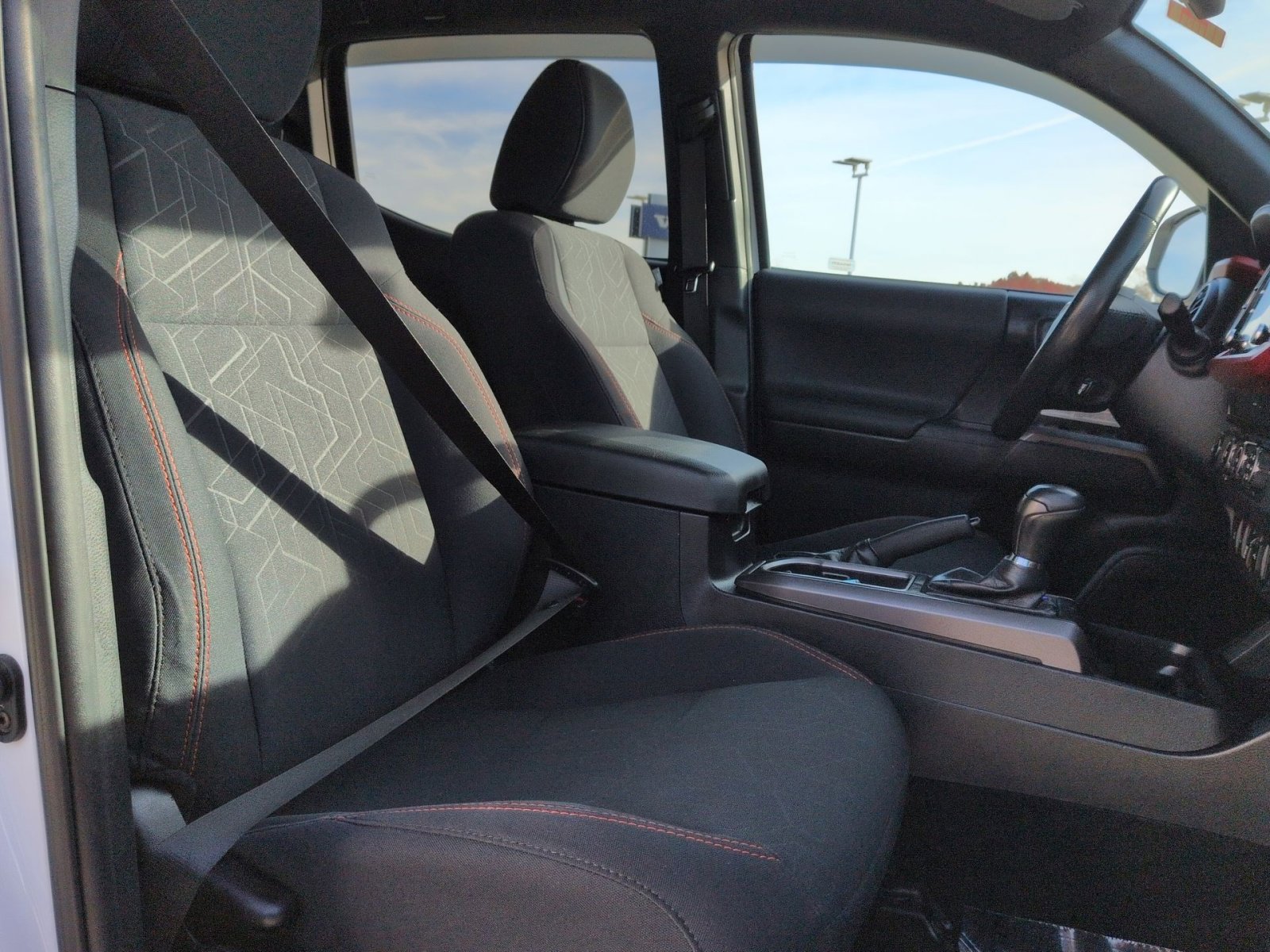 Used 2020 Toyota Tacoma TRD Off-Road w/ Technology Package image 25