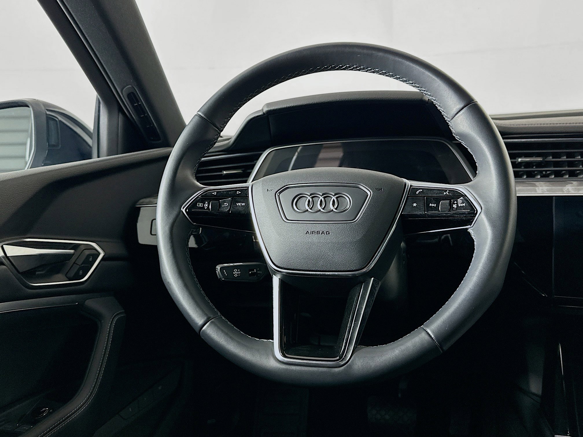 Used 2024 Audi Q8 e-tron Premium Plus w/ Premium Plus Package image 18