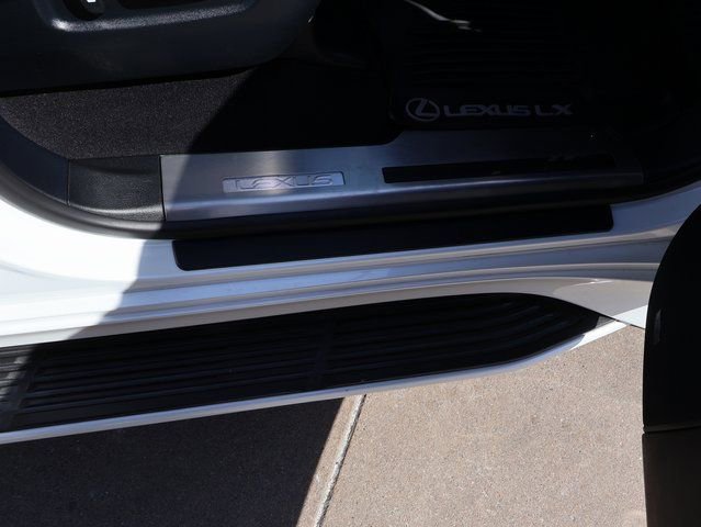 Used 2021 Lexus LX 570 4WD w/ Luxury Package image 11