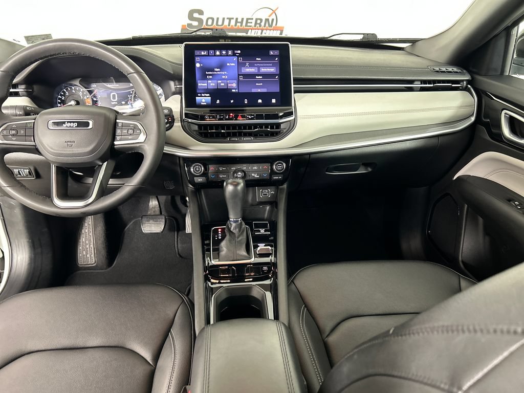 Used 2025 Jeep Compass Limited AWD/4WD image 19