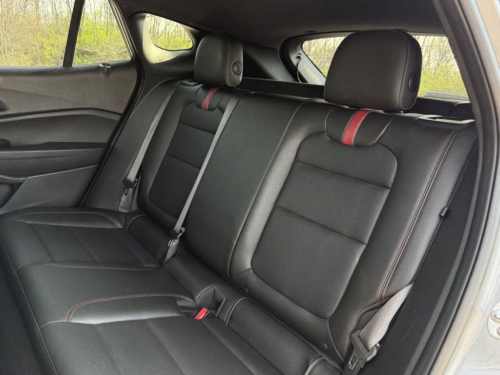 Used 2025 Chevrolet Trax RS w/ Sunroof Package image 21