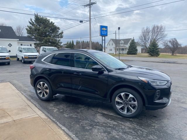 Used 2025 Ford Escape Platinum image 5