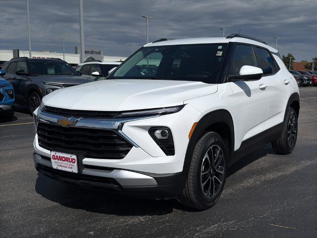 Used 2024 Chevrolet TrailBlazer LT w/ Convenience Package AWD/4WD image 2