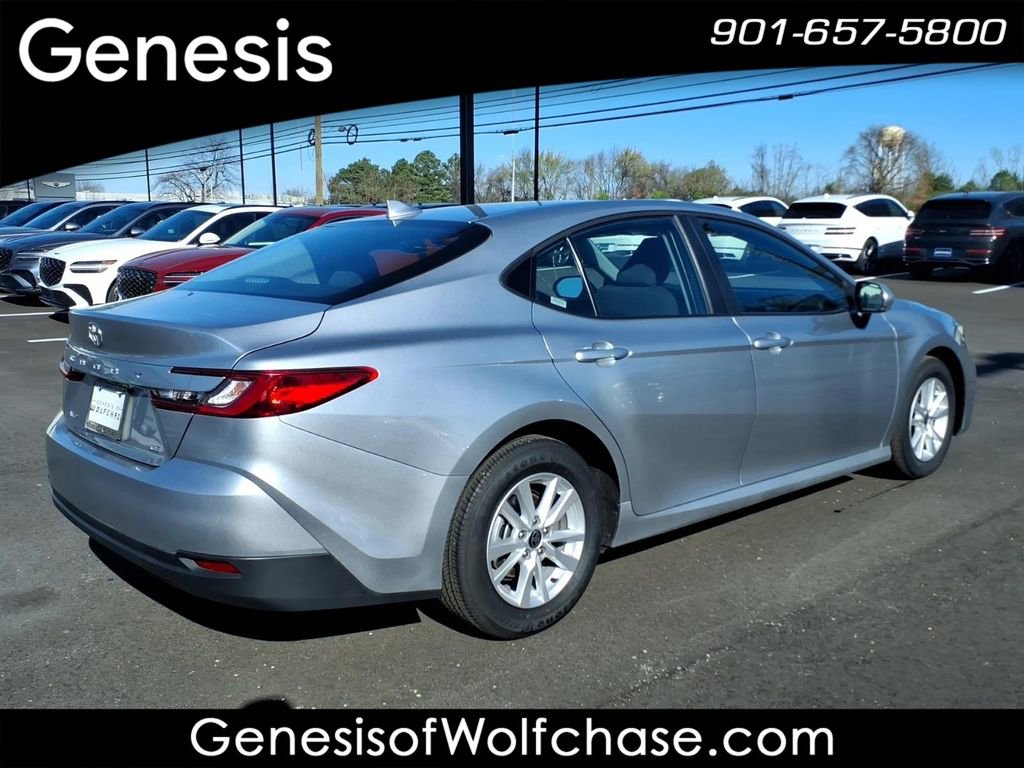Used 2025 Toyota Camry LE image 5