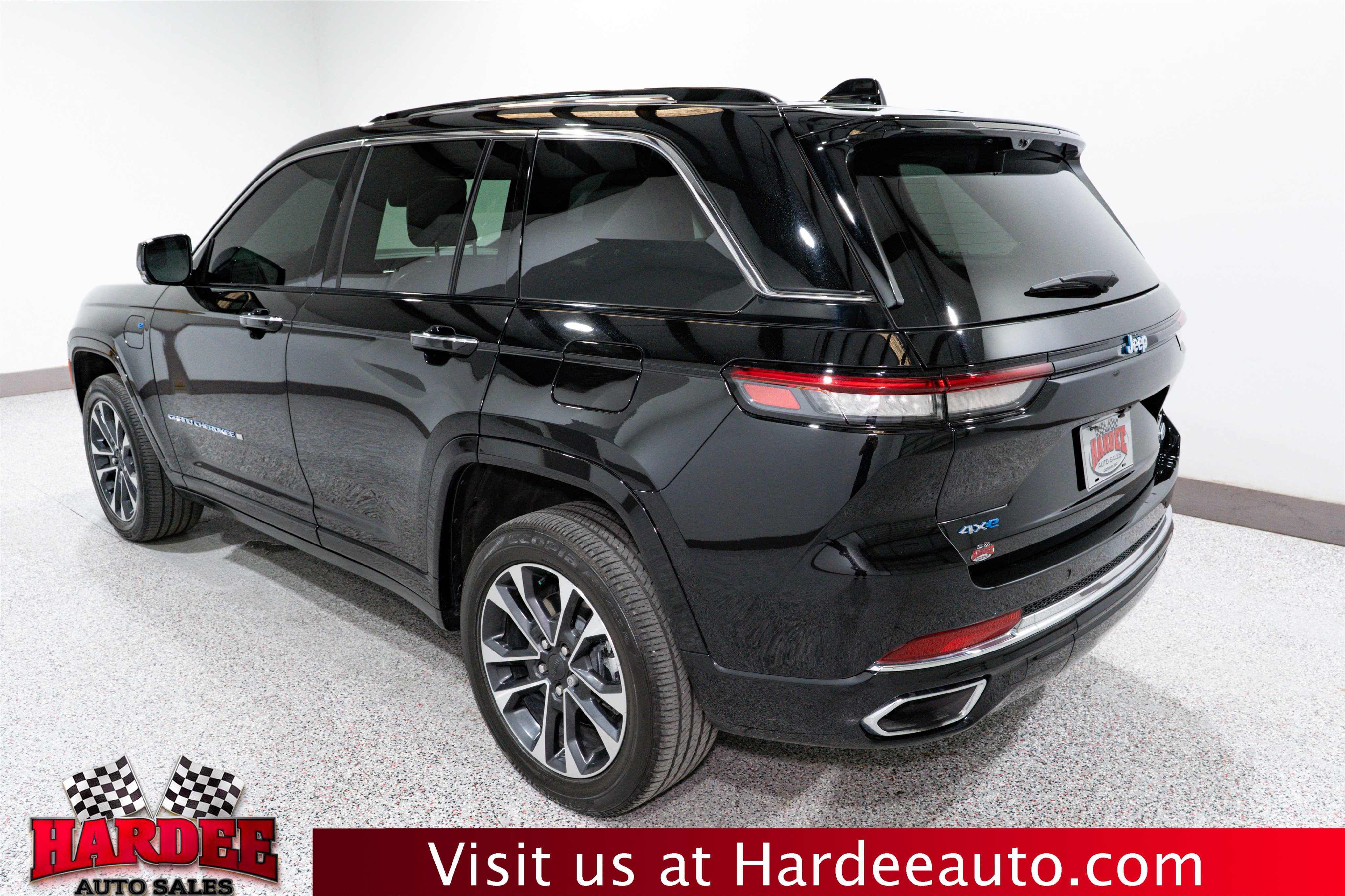 Used 2023 Jeep Grand Cherokee Overland w/ Advanced Protech Group III image 3