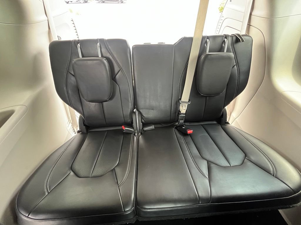Used 2023 Chrysler Pacifica Touring-L FWD image 26