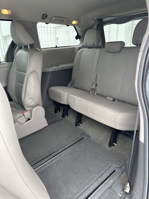 Used 2015 Toyota Sienna AWD image 40
