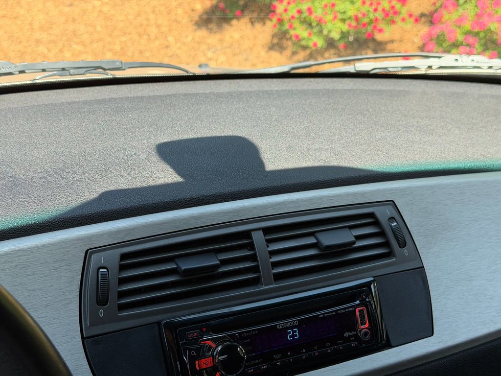 Used 2004 BMW Z4 2.5i RWD image 22