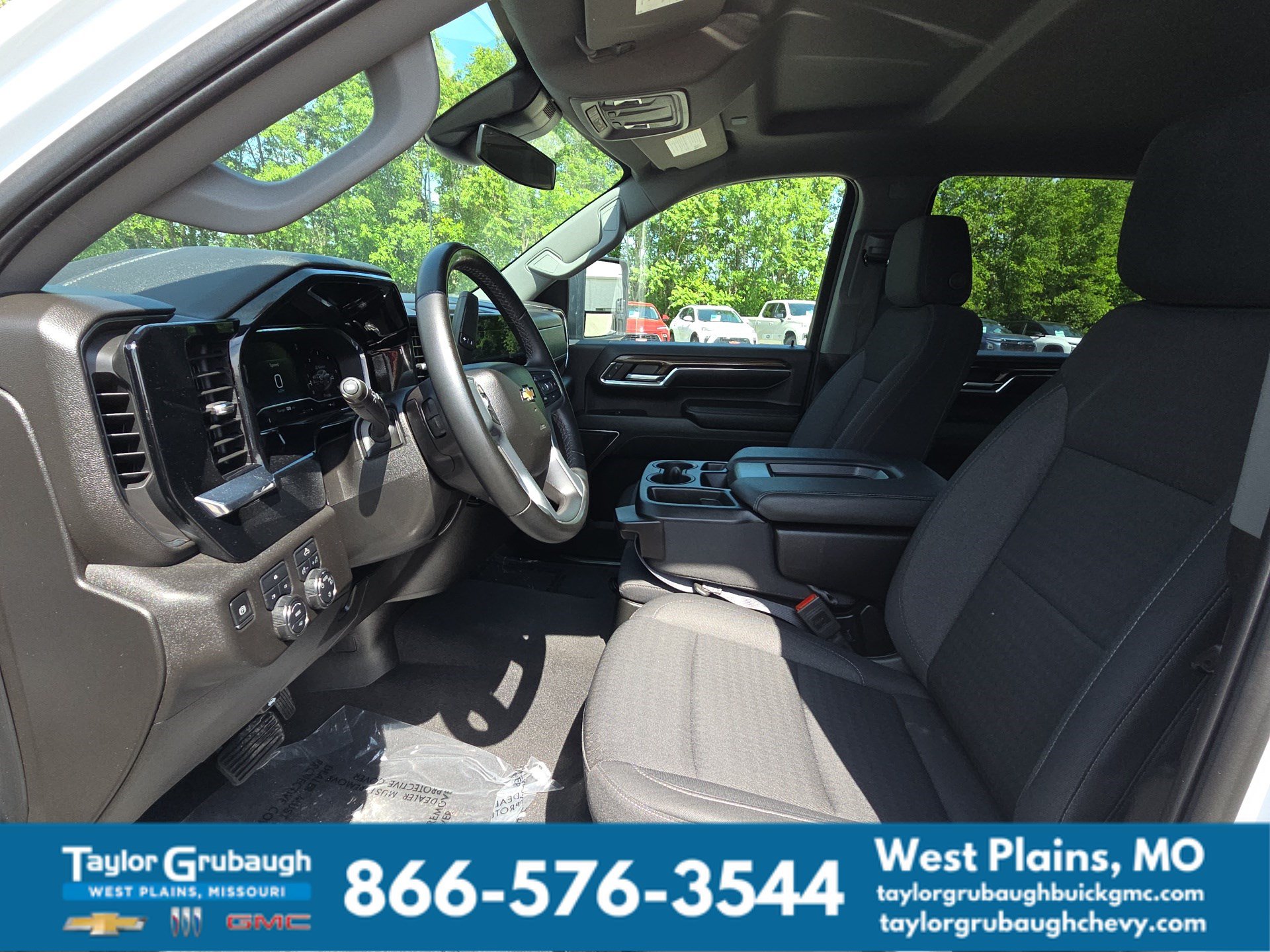 Used 2024 Chevrolet Silverado 3500 LT AWD/4WD image 16
