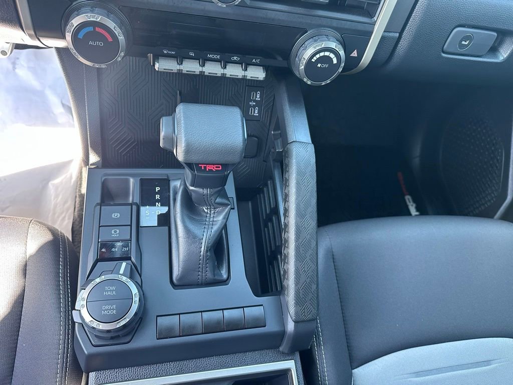 Used 2025 Toyota Tacoma TRD Sport AWD/4WD image 21