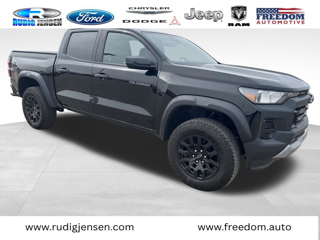 Used 2023 Chevrolet Colorado Trail Boss image 2